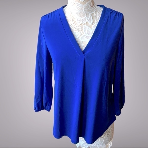 NWT Two by Vince Camaro Goddess Blue V neck medium shirt - Picture 1 of 10